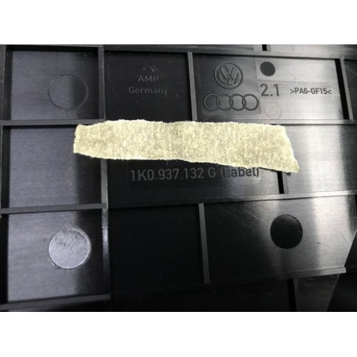 Крышка блока предохранителей VW Passat B7 2010- 1K0937132
